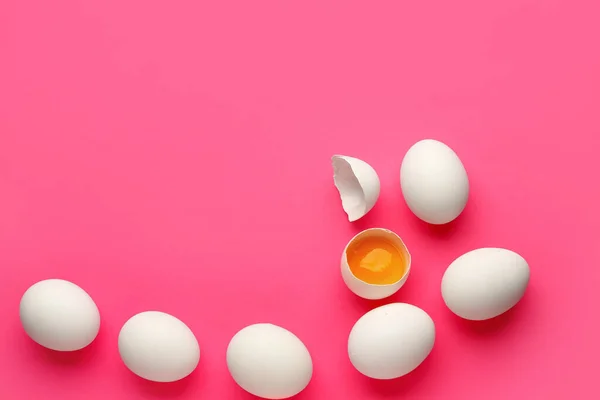 Cracked Whole Chicken Eggs Pink Background — Stock Photo, Image