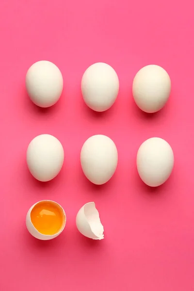 Cracked Whole Chicken Eggs Pink Background Concept Uniqueness — Stock Photo, Image