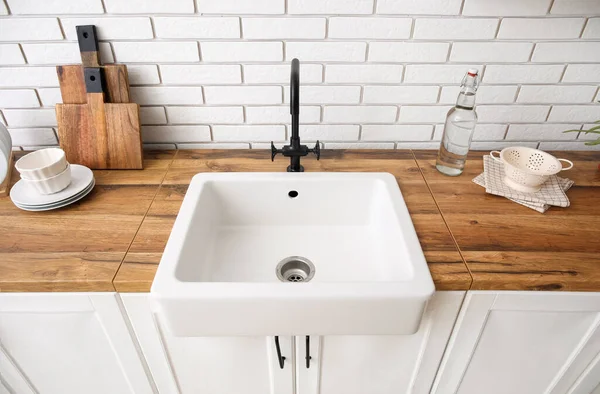 Counters Sink Kitchen Utensils White Brick Wall — Stock Photo, Image