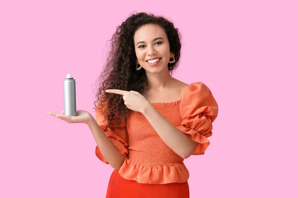 Pretty Young African American Woman Hair Spray Pink Background — Stock Photo, Image