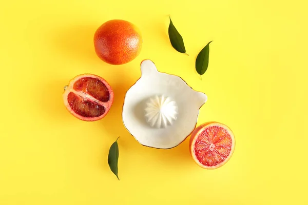 Ceramic Juicer Grapefruits Yellow Background — Stock Photo, Image