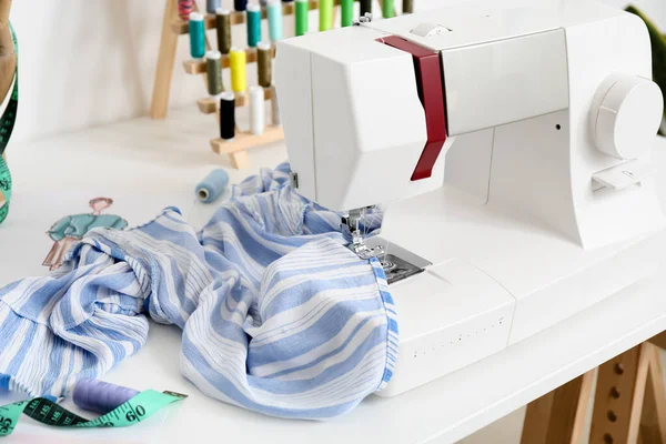 Sewing Machine Cloth Tailor Table Atelier Closeup — Stock Photo, Image