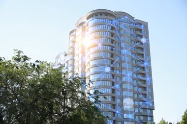 Yüksek modern çok katlı bina manzarası