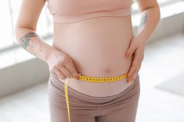 Young Pregnant Woman Measuring Her Belly Home — Stock Photo, Image