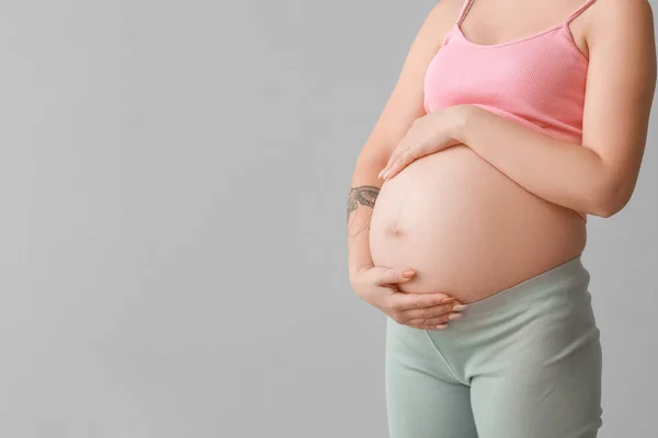 Pregnant Young Woman Grey Background — ストック写真