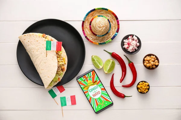 Comida Mexicana Tradicional Com Sombrero Telefone Celular Fundo Madeira Branca — Fotografia de Stock