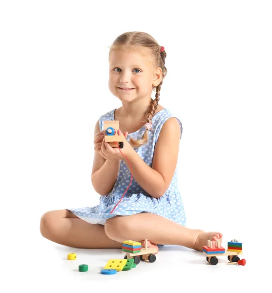 Bonito Menina Brincando Com Blocos Construção Fundo Branco — Fotografia de Stock