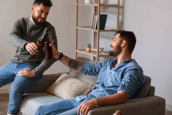 Male Friends Drinking Beer Sofa Home — Stock Photo, Image