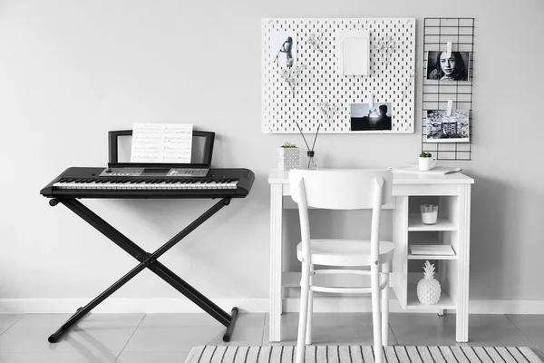 Modern Synthesizer Workplace Peg Board Wall Room — Stock Photo, Image