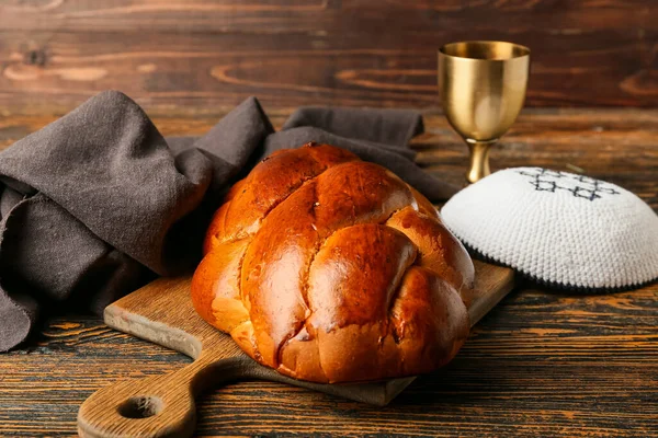 Pane Toscano Tradizionale Con Tappo Ebraico Coppa Vino Sfondo Legno — Foto Stock