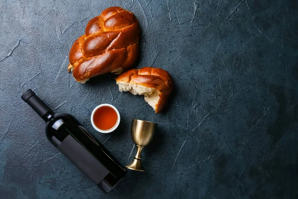 Pane Toscano Tradizionale Con Vino Miele Sfondo Scuro Shabbat Shalom — Foto Stock