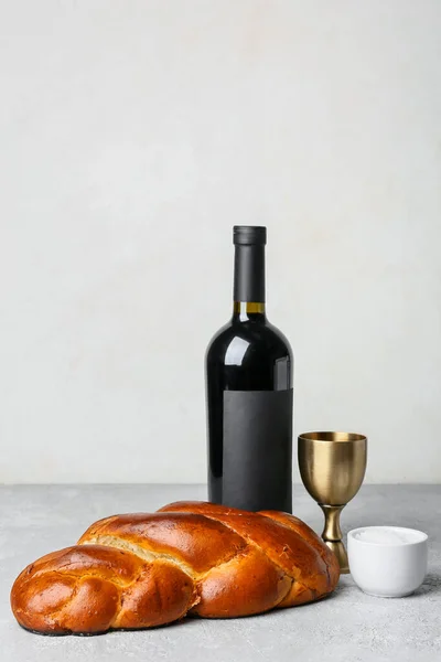 Pane Toscano Tradizionale Con Vino Fondo Chiaro Shabbat Shalom — Foto Stock