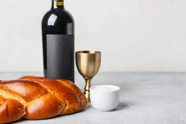Pane Toscano Tradizionale Con Vino Fondo Chiaro Shabbat Shalom — Foto Stock