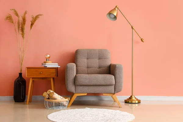 Wooden Table Soft Armchair Standing Lamp Vase Pink Wall — Stock Photo, Image