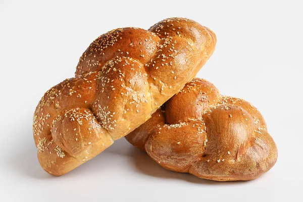 白色背景的传统切拉面包 Shabbat Shalom — 图库照片