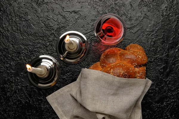 Traditional Challah Bread Glass Wine Candles Dark Background Shabbat Shalom — Stock Photo, Image