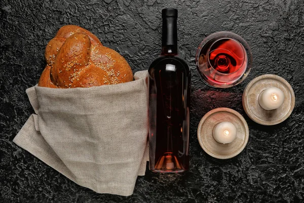 Traditional Challah Bread Wine Candles Dark Background Shabbat Shalom — Stock Photo, Image
