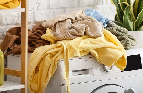 Dirty Clothes Washing Machine Laundry Room — Stock Photo, Image