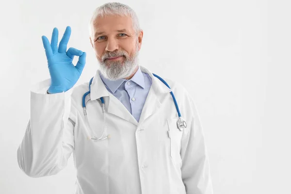 Mature Male Doctor Stethoscope Showing White Background — Stock Photo, Image