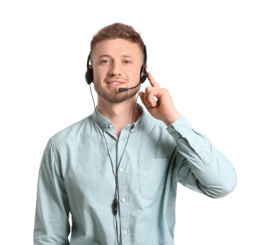 Beyaz arka planda çağrı merkezinin erkek danışmanı