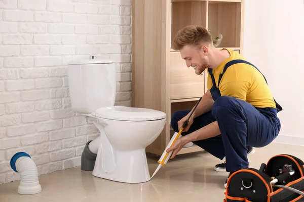 Plumber Working Restroom — Stock Photo, Image