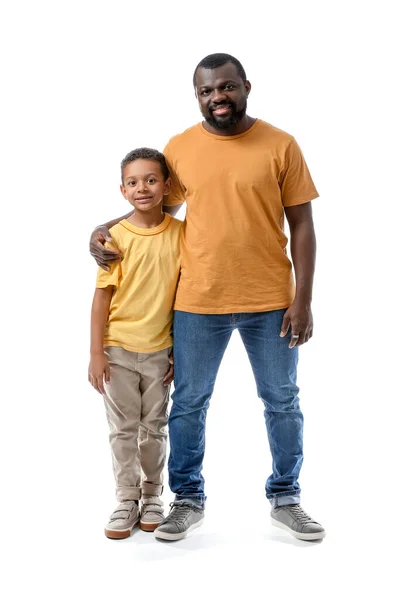 Retrato Del Hombre Afroamericano Con Hijo Pequeño Sobre Fondo Blanco —  Fotos de Stock