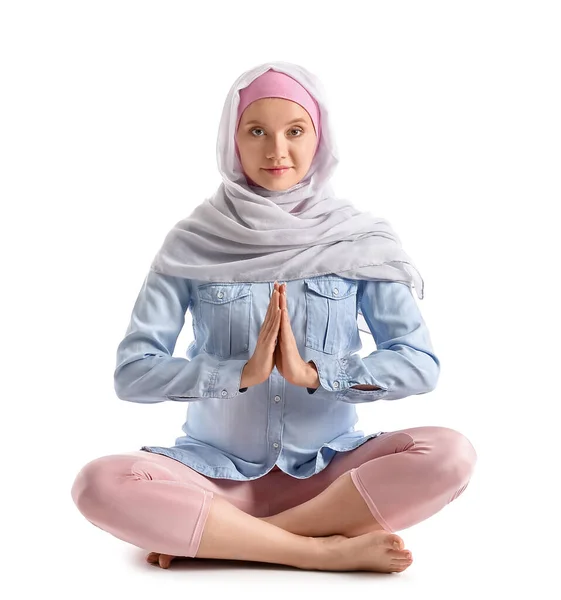 Pregnant Muslim Woman Meditating White Background — Stock Photo, Image
