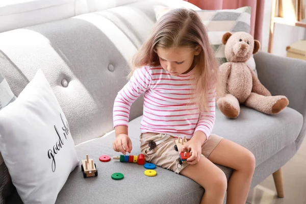 Cute Little Girl Playing Building Blocks Sofa Home — Stock Photo, Image