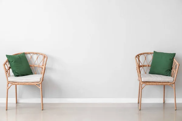 Wicker Chairs Light Wall Room — Stock Photo, Image