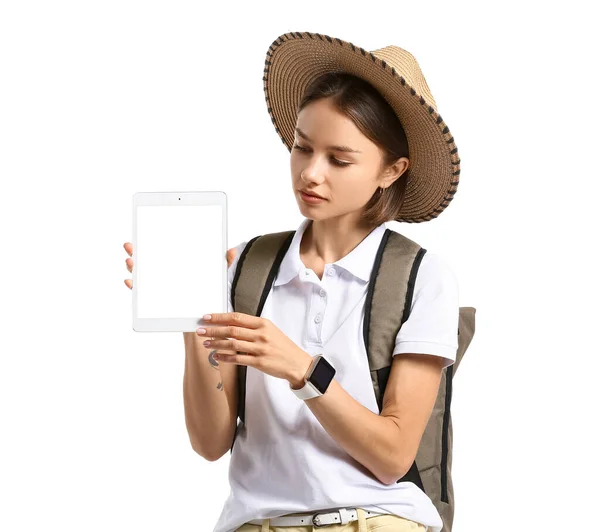 Touristin Mit Tablet Auf Weißem Hintergrund — Stockfoto