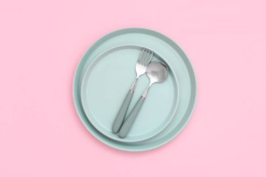 Pembe arkaplanda basit tablo ayarı