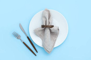 Mavi arkaplanda basit tablo ayarı