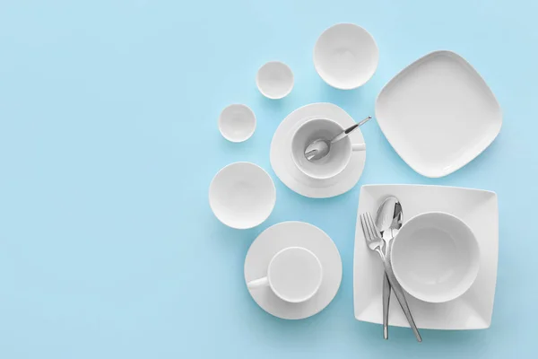 青を基調としたおしゃれな食器セット — ストック写真