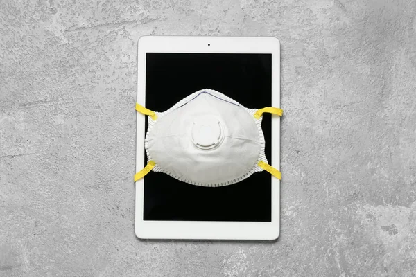 Tablet Computer Respirator Grunge Background — Stock Photo, Image