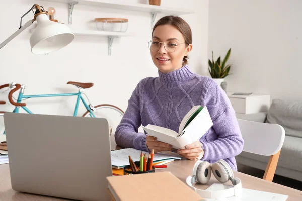 Tutor Giving Lesson Online Home — Stock Photo, Image