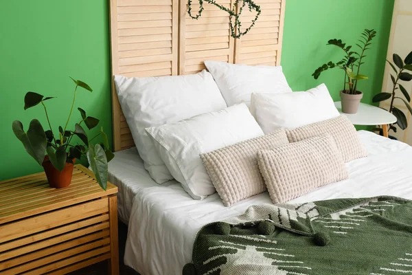 Interior Del Dormitorio Moderno Con Pared Verde — Foto de Stock