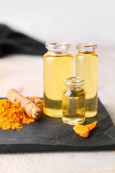 Bottles Oil Turmeric Root Powder Light Background — Stock Photo, Image