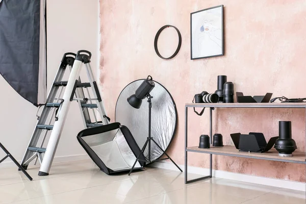 Shelving Unit Lighting Equipment Ladder Pink Wall Photo Studio — Stock Photo, Image