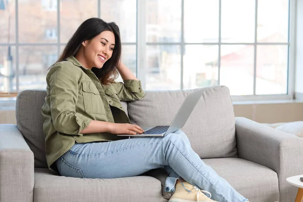 Young Asian Woman Laptop Checking Her Mail Home — Stock Photo, Image