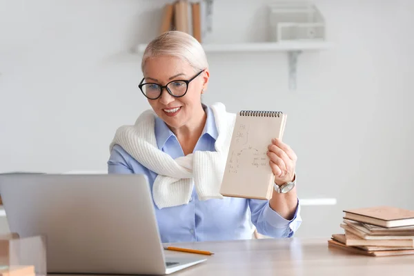 Female Tutor Giving Lesson Online — Stock Photo, Image