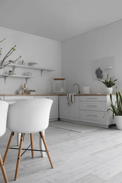 Chairs Modern Counters Shelves Kitchenware White Wall Room Interior — Stock Photo, Image