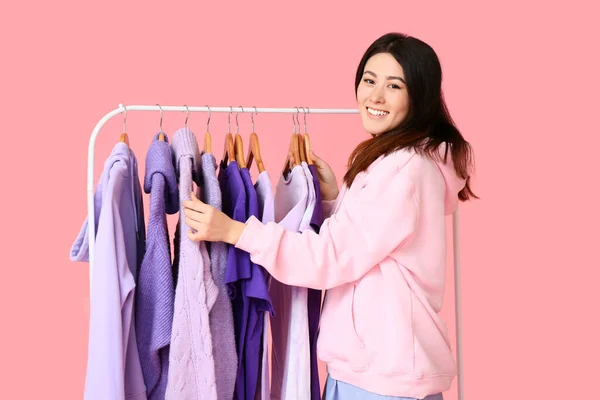 Young Asian Woman Rack Clothes Purple Shades Pink Background — Stock Photo, Image