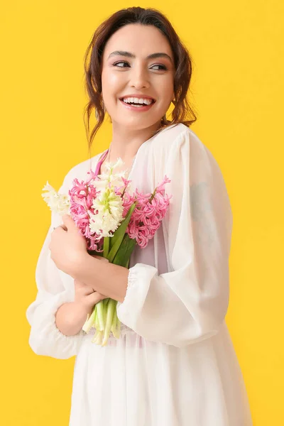 Pretty Young Woman Hyacinth Flowers Yellow Background — Stock Photo, Image