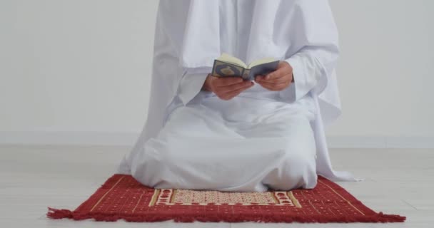 Muslim Man Reading Koran Light Room — Stock Video