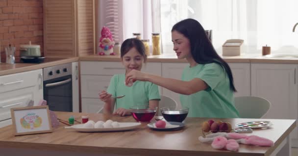 Mother Little Daughter Dyeing Eggs Easter Kitchen — Stock Video