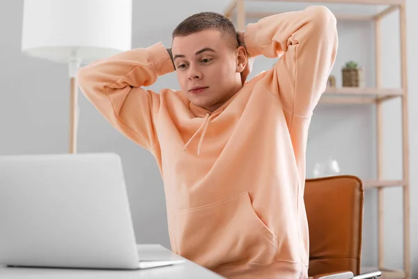 Worried Young Man Working Laptop Home — Stock Photo, Image