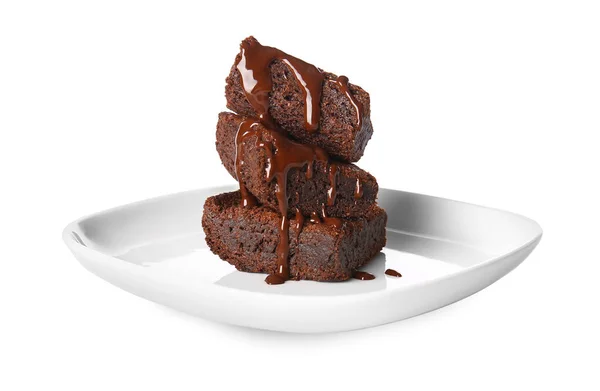 Prato Com Pedaços Chocolate Delicioso Brownie Fundo Branco — Fotografia de Stock