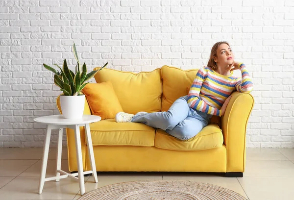 Pretty Young Woman Relaxing Sofa Home — Stock Photo, Image