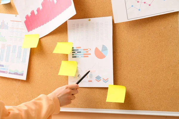 Woman Pointing Charts Board Sticky Notes — Stock Photo, Image