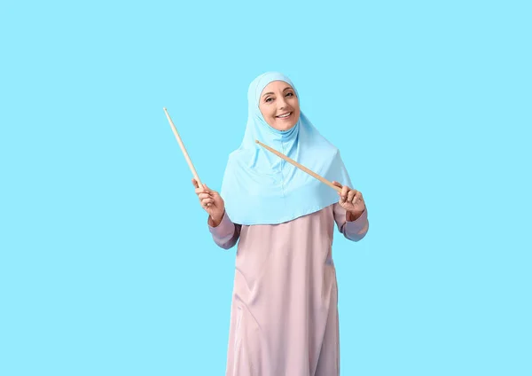 Muslim Music Teacher Color Background — Stock Photo, Image